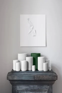 Lyngby Porcelæn Lyngbyvasen i lilla, H20,5 cm fra><noscript><img width=