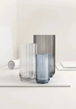 Lyngby Porcelæn Lyngbyvasen i rød, H15,5 cm fra><noscript><img width=
