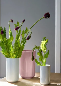 Lyngby Porcelæn Lyngbyvasen i rød, H15,5 cm fra><noscript><img width=