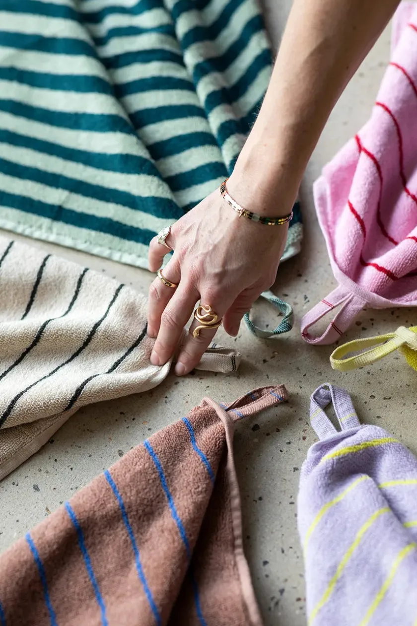 Bongusta Naram towel - Soft Fuchsia fra> Badeværelsestekstiler