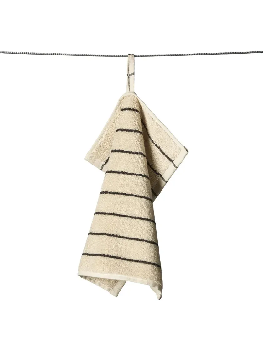 Bongusta Naram towel - Soft Fuchsia fra> Badeværelsestekstiler