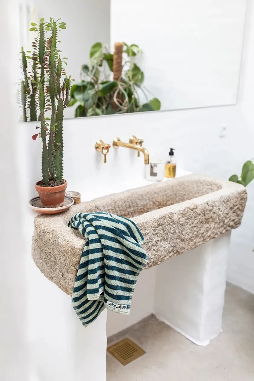 Bongusta Naram towel - Soft Fuchsia fra> Badeværelsestekstiler