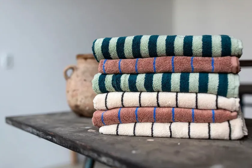 Bongusta Naram towel - Soft Fuchsia fra> Badeværelsestekstiler