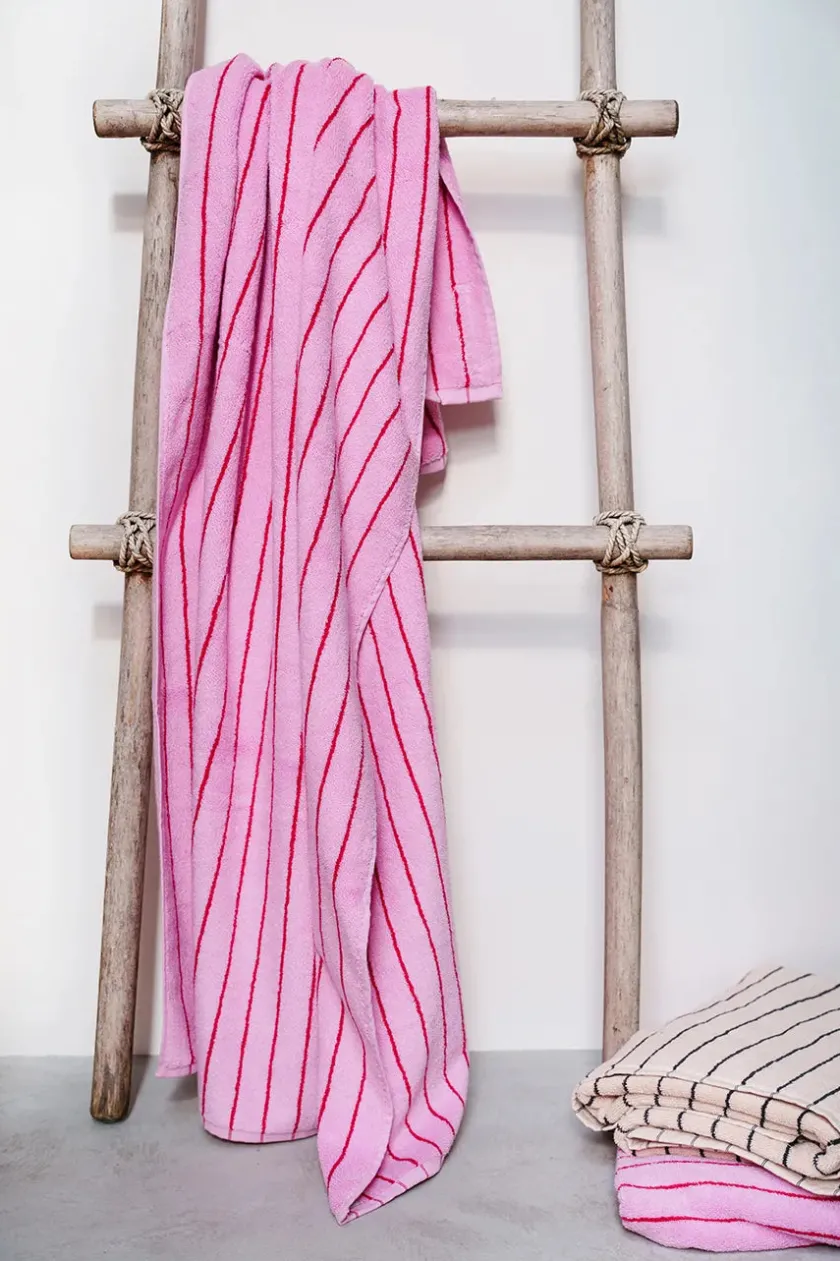 Bongusta Naram towel - Soft Fuchsia fra> Badeværelsestekstiler