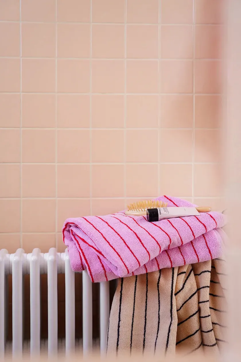Bongusta Naram towel - Soft Fuchsia fra> Badeværelsestekstiler