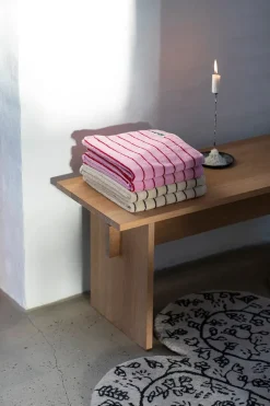 Bongusta Naram towel - Soft Fuchsia fra><noscript><img width=