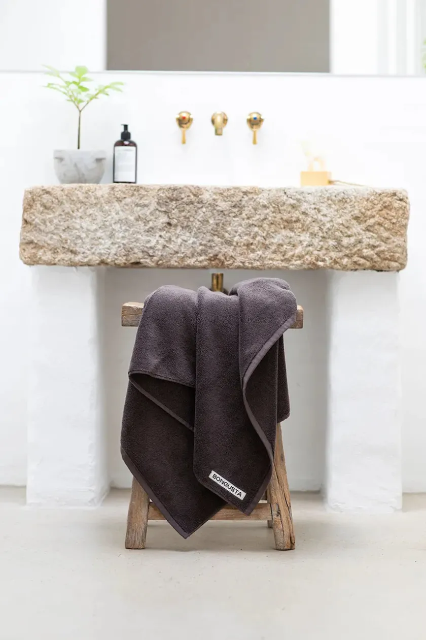Bongusta Naram towel - Soft Fuchsia fra> Badeværelsestekstiler