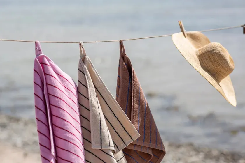 Bongusta Naram towel - Soft Fuchsia fra> Badeværelsestekstiler