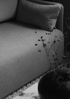 Audo Copenhagen Offset Sofa 2-Seater, bouclé 08 fra><noscript><img width=