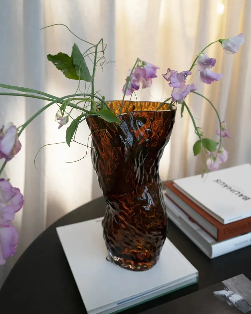 Hein Studio Ostrea Vase, amber fra> Vaser