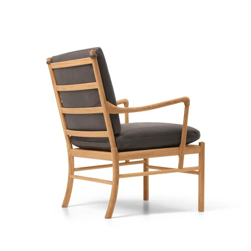 Carl Hansen & Søn OW149 Colonial lænestol, valnød olie, Terra-læder af Ole Wanscher> Loungestole|Lænestole