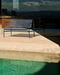 HAY Palissade Dining Bench Armrest, Deep Blue fra> Havebænke