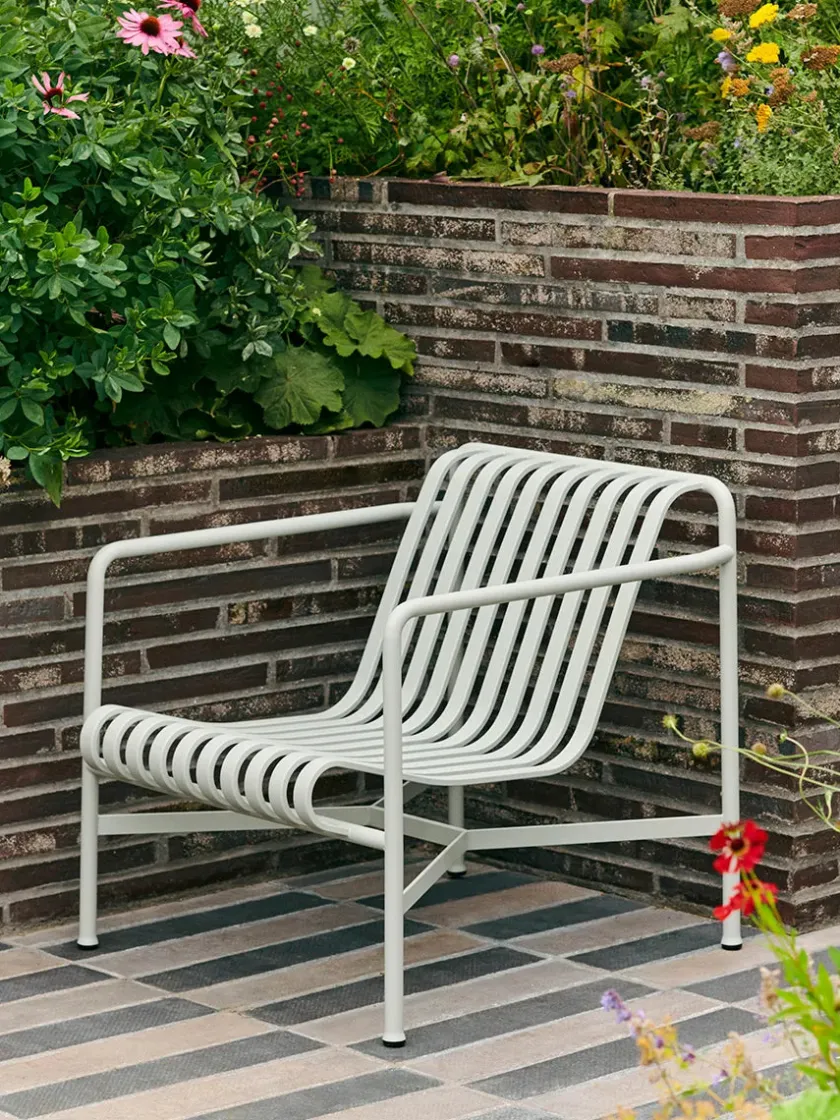 HAY Palissade Lounge Chair Low, Deep Blue fra> Udendørs Loungemøbler|Havestole