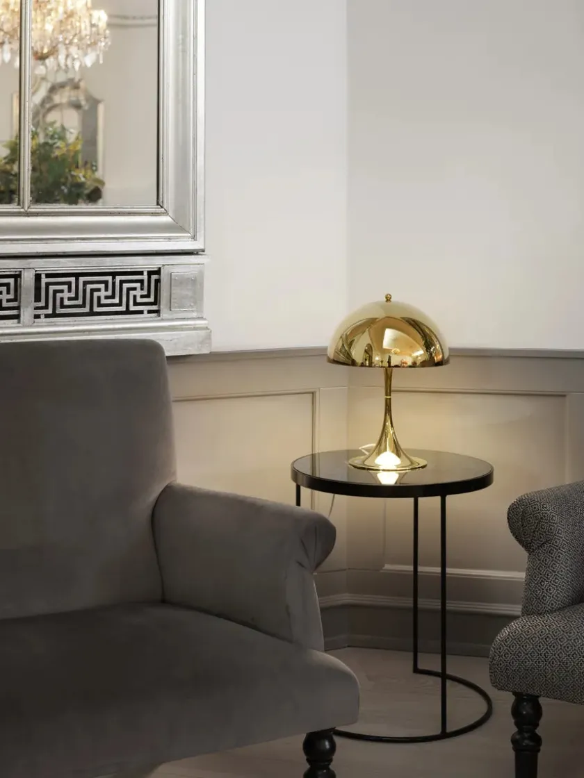 Louis Poulsen Panthella 320 bordlampe, messing af Verner Panton> Spots