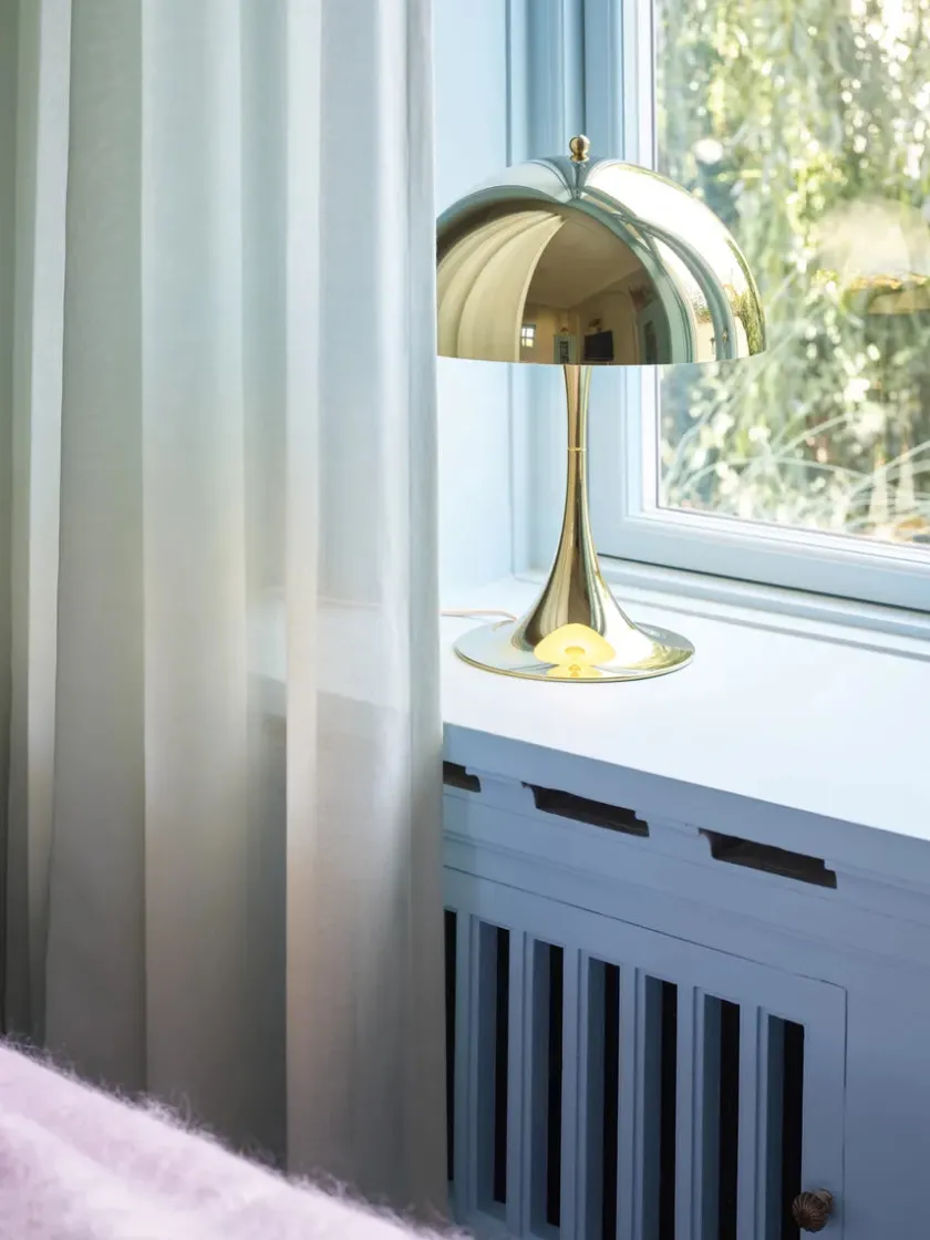 Louis Poulsen Panthella 320 bordlampe, messing af Verner Panton> Spots