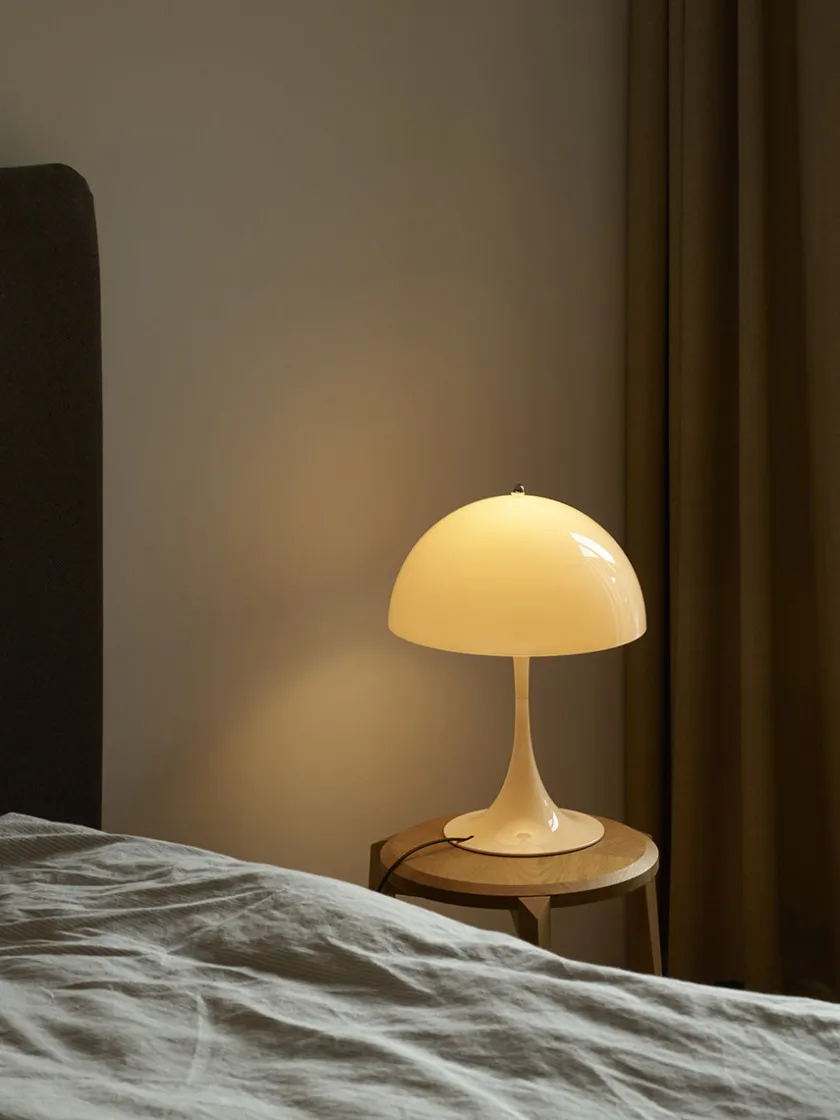 Louis Poulsen Panthella 320 bordlampe, messing af Verner Panton> Spots