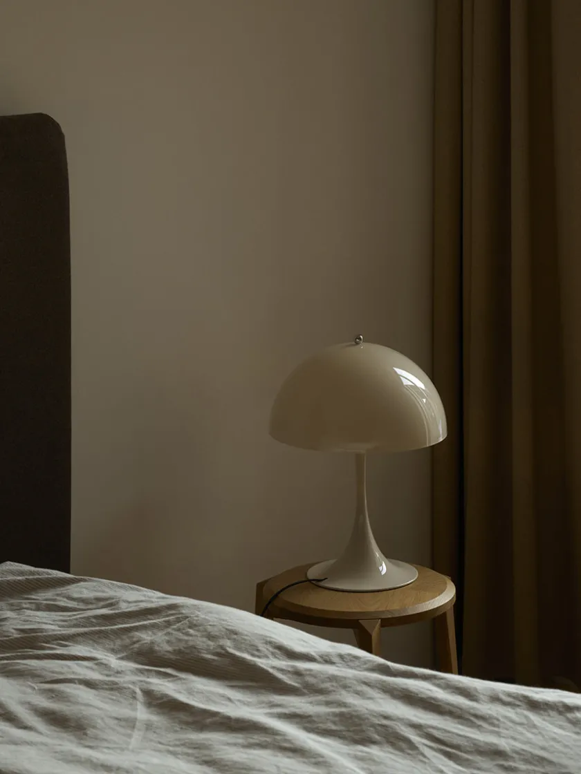 Louis Poulsen Panthella 320 bordlampe, messing af Verner Panton> Spots