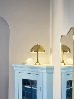 Louis Poulsen Panthella 250 bordlampe, messing af Verner Panton> Spots
