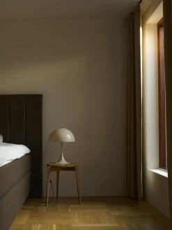 Louis Poulsen Panthella 320 bordlampe, opal af Verner Panton><noscript><img width=