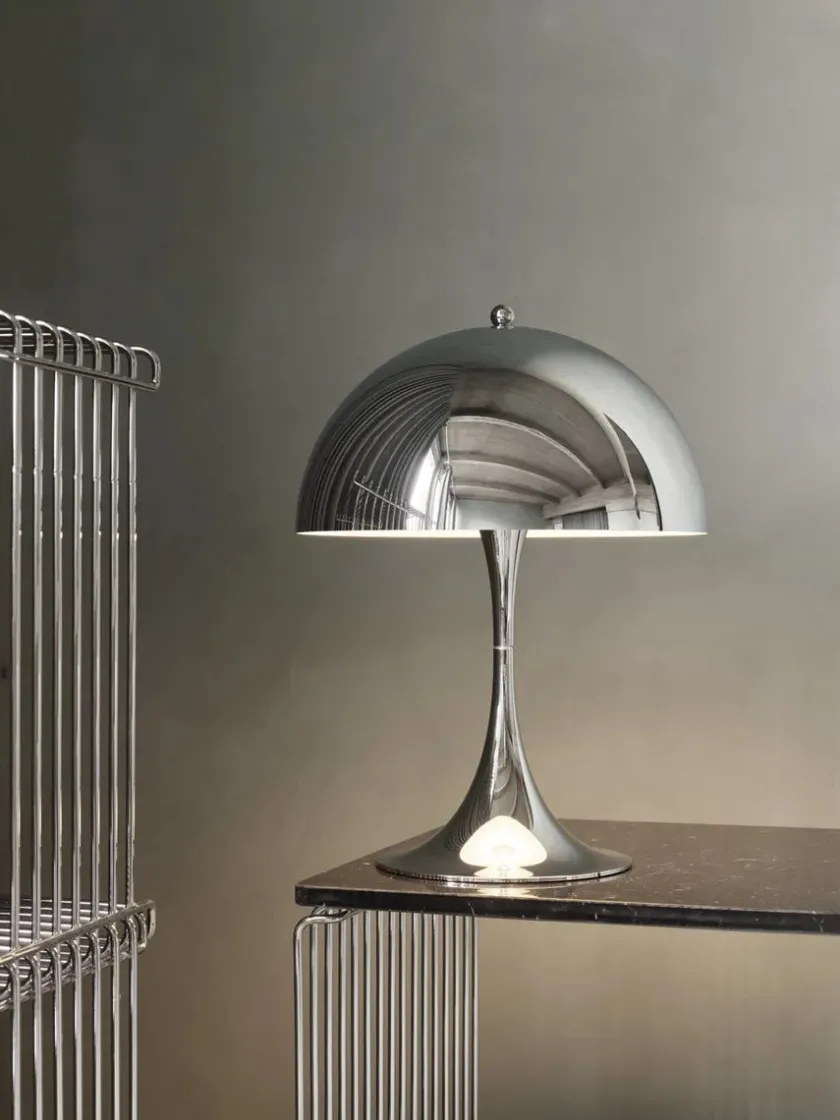 Louis Poulsen Panthella 250 bordlampe, sort af Verner Panton> Spots