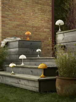 Louis Poulsen Panthella 160 Portable V3, chrome beige af Verner Panton><noscript><img width=