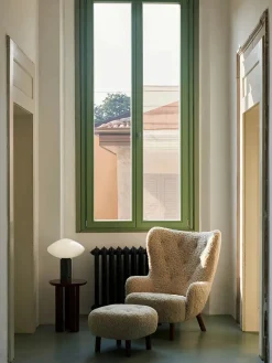 &Tradition Petra VB3 Chair, sahara sheepskin/walnut fra><noscript><img width=