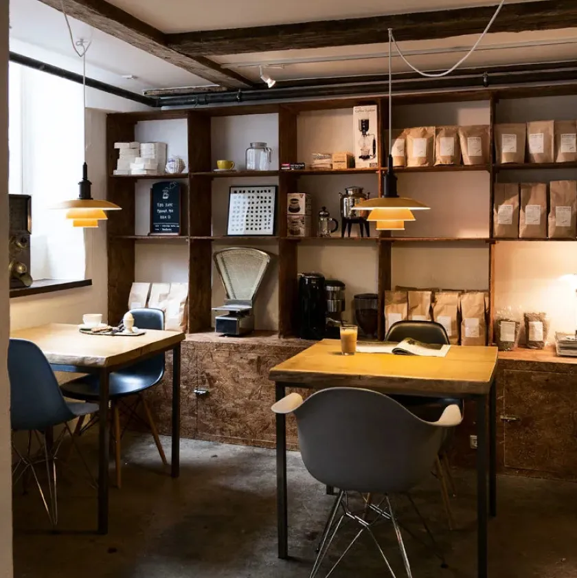 Louis Poulsen PH 3½-3 Pendel, hvid af Poul Henningsen> Pendler|Spots