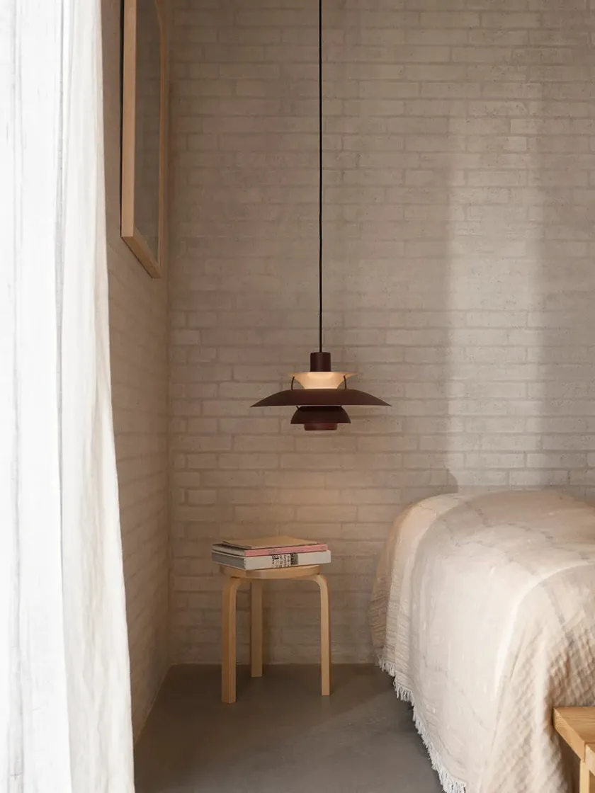 Louis Poulsen PH 5 pendel, monokrom af Poul Henningsen> Spots|Pendler