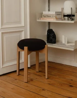 Fredericia Furniture Pioneer Stool, smoked oak/primo 86 fra> Skamler