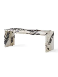 Audo Copenhagen Plinth Bridge, Calacatta Viola marble fra> Sofaborde