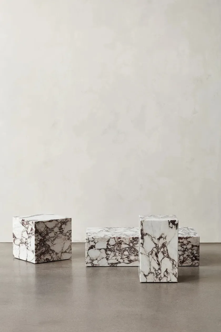 Audo Copenhagen Plinth Cubic, grey galaxy marble fra> Sideborde Og Små Borde