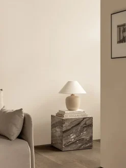 Audo Copenhagen Plinth Cubic Sand Kunis Breccia marmor fra><noscript><img width=