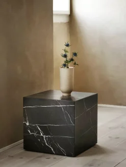 Audo Copenhagen Plinth Cubic White Carrara marmor fra><noscript><img width=