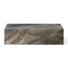 Audo Copenhagen Plinth Low, grey galaxy marble fra> Sofaborde