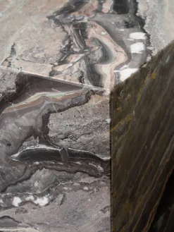 Audo Copenhagen Plinth Low, grey galaxy marble fra><noscript><img width=