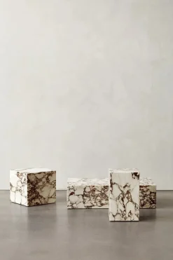 Audo Copenhagen Plinth Low, grey galaxy marble fra><noscript><img width=