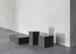 Audo Copenhagen Plinth Low, grey galaxy marble fra><noscript><img width=