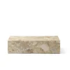 Audo Copenhagen Plinth Low Sand Kunis Breccia marmor fra> Sofaborde