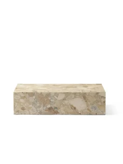 Audo Copenhagen Plinth Low Sand Kunis Breccia marmor fra> Sofaborde