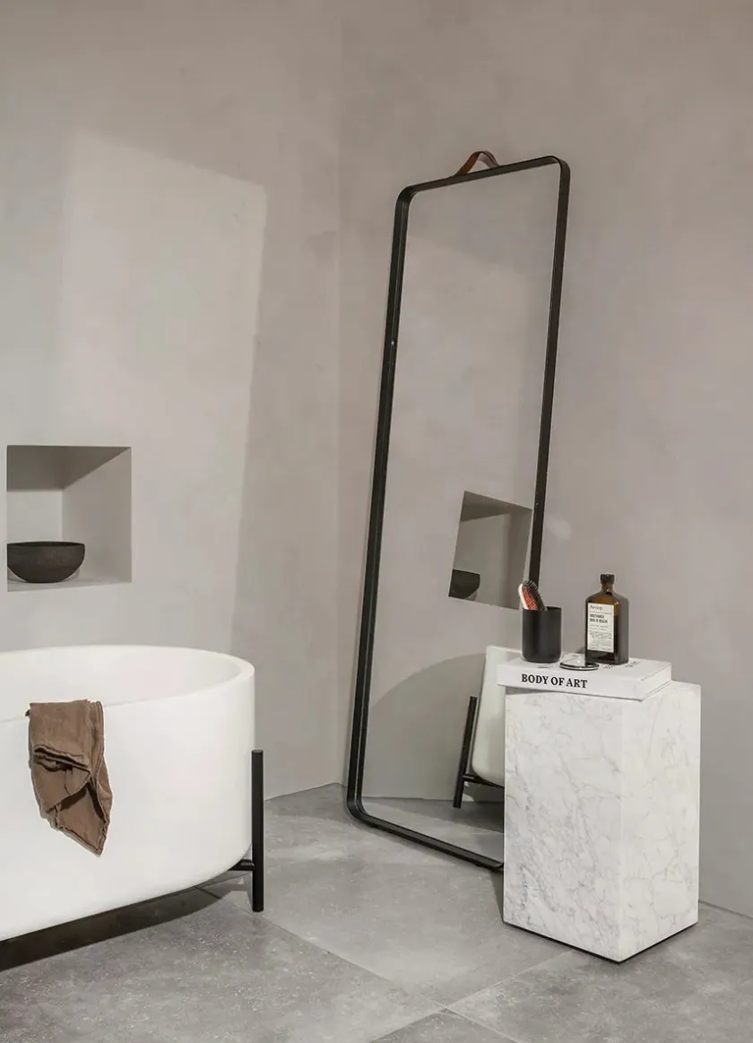 Audo Copenhagen Plinth Tall, grey galaxy marble fra> Sideborde Og Små Borde