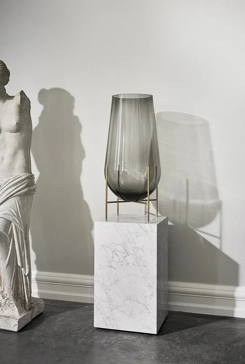 Audo Copenhagen Plinth Tall, grey galaxy marble fra> Sideborde Og Små Borde