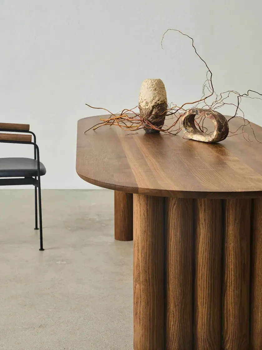 DK3 Plush Table Oval fra> Spiseborde