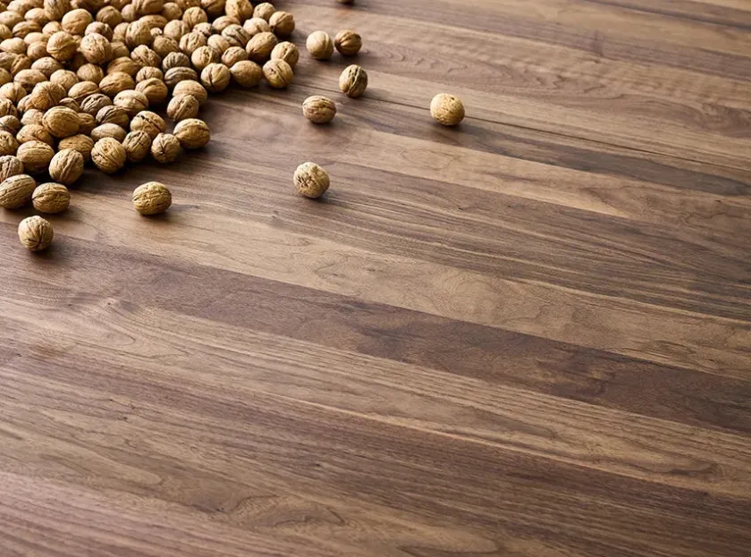 DK3 Plush Table Round fra> Spiseborde
