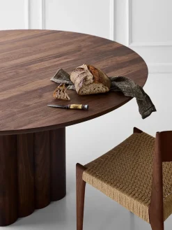 DK3 Plush Table Round fra><noscript><img width=