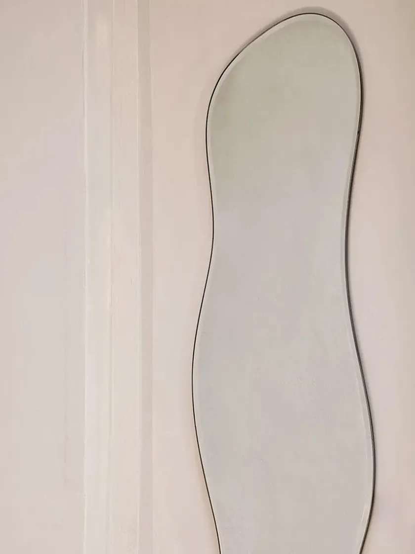 Ferm Living Pond Mirror Full Size, dark chrome fra> Spejle