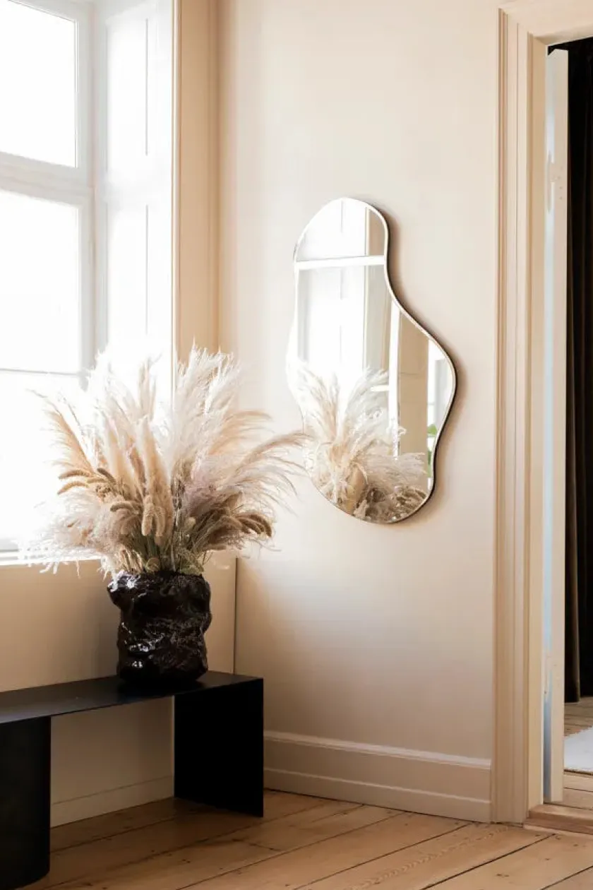 Ferm Living Pond Mirror stor, Dark Chrome fra> Gaver Til Hende|Spejle