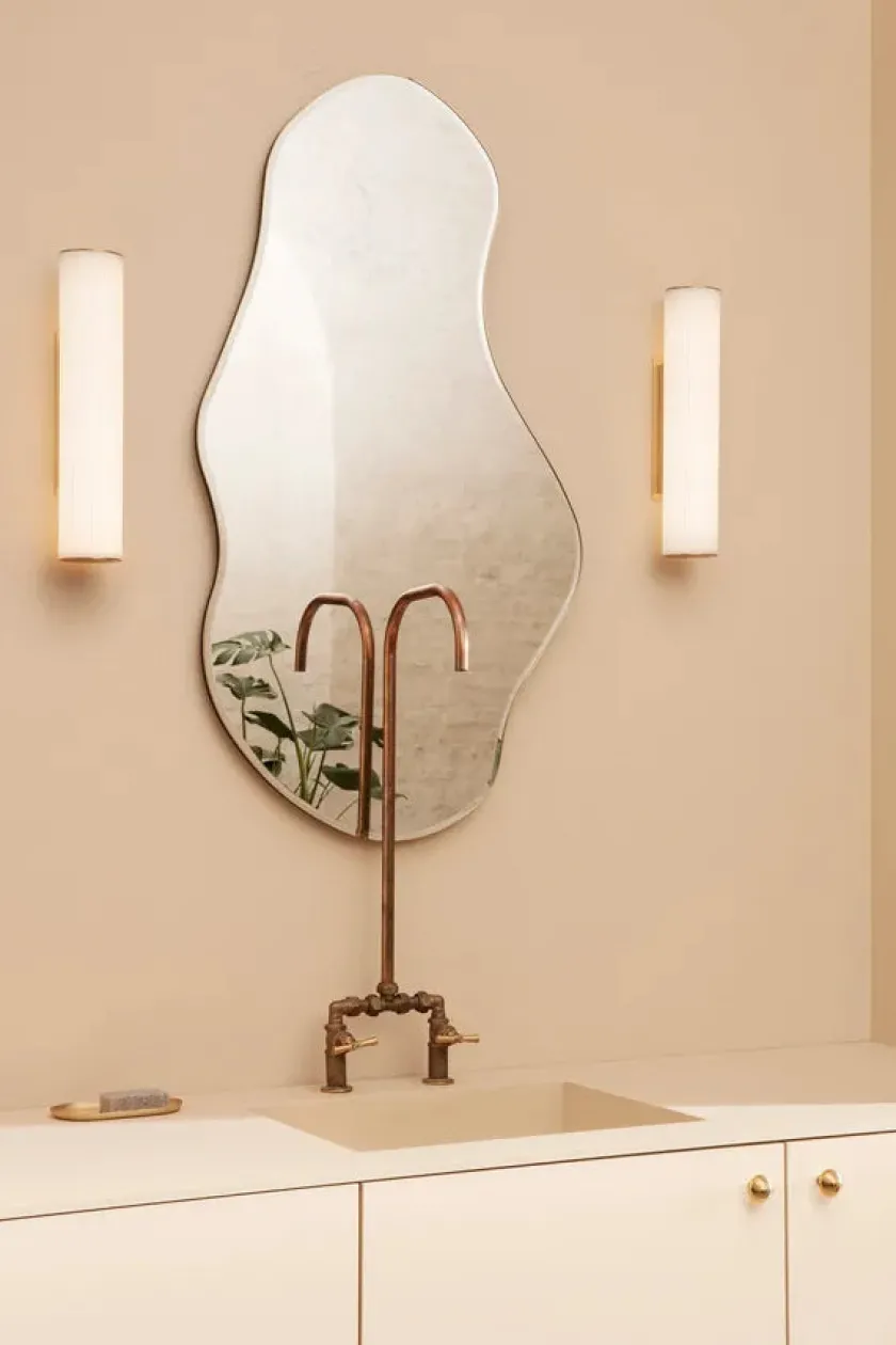 Ferm Living Pond Mirror stor, Dark Chrome fra> Gaver Til Hende|Spejle