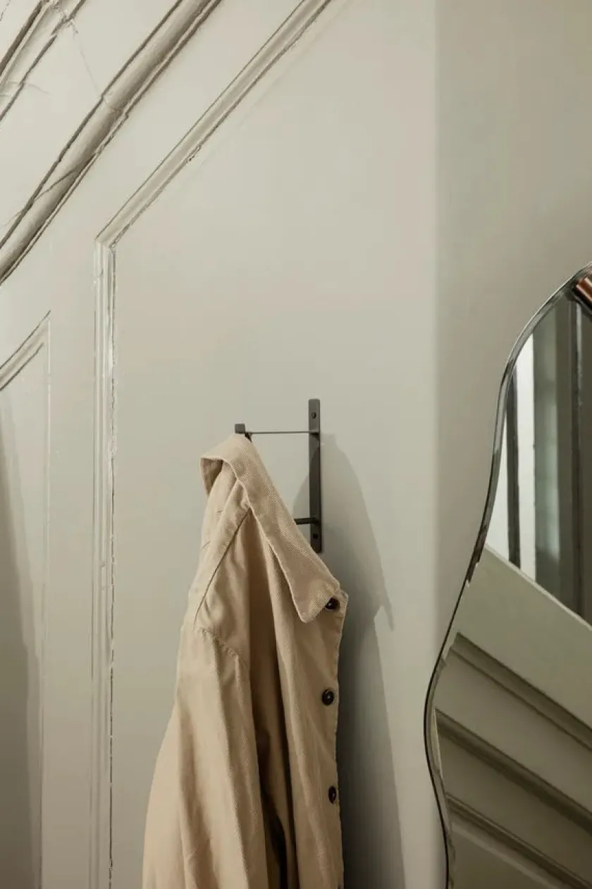 Ferm Living Pond Mirror stor, Dark Chrome fra> Gaver Til Hende|Spejle