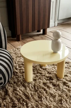 Ferm Living Post Coffee Table, lemonade fra> Sofaborde