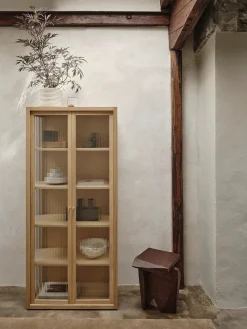 Ferm Living Reed Vitrine fra> Vitrineskabe